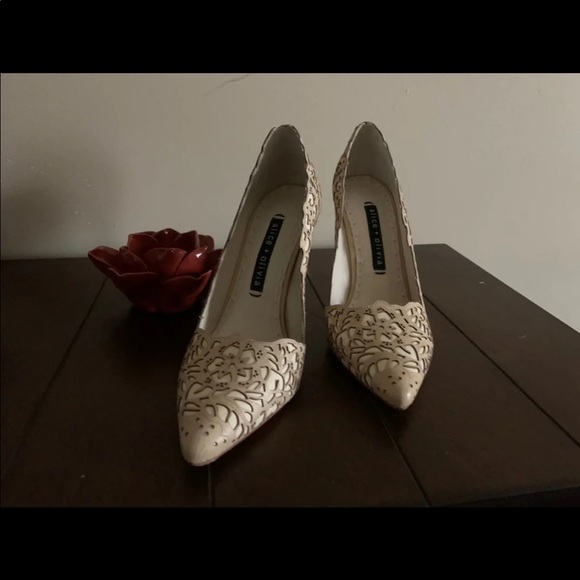 Alice & Olivia size 5.5 stilettos - Picture 1 of 5